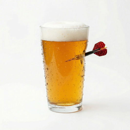 Dart Bierglas mit eingearbeitetem Dartpfeil – handgemachtes Geschenk für Dartfans als originelle Geschenkidee für besondere Anlässe – handgemachtes Glas von MELTGlas