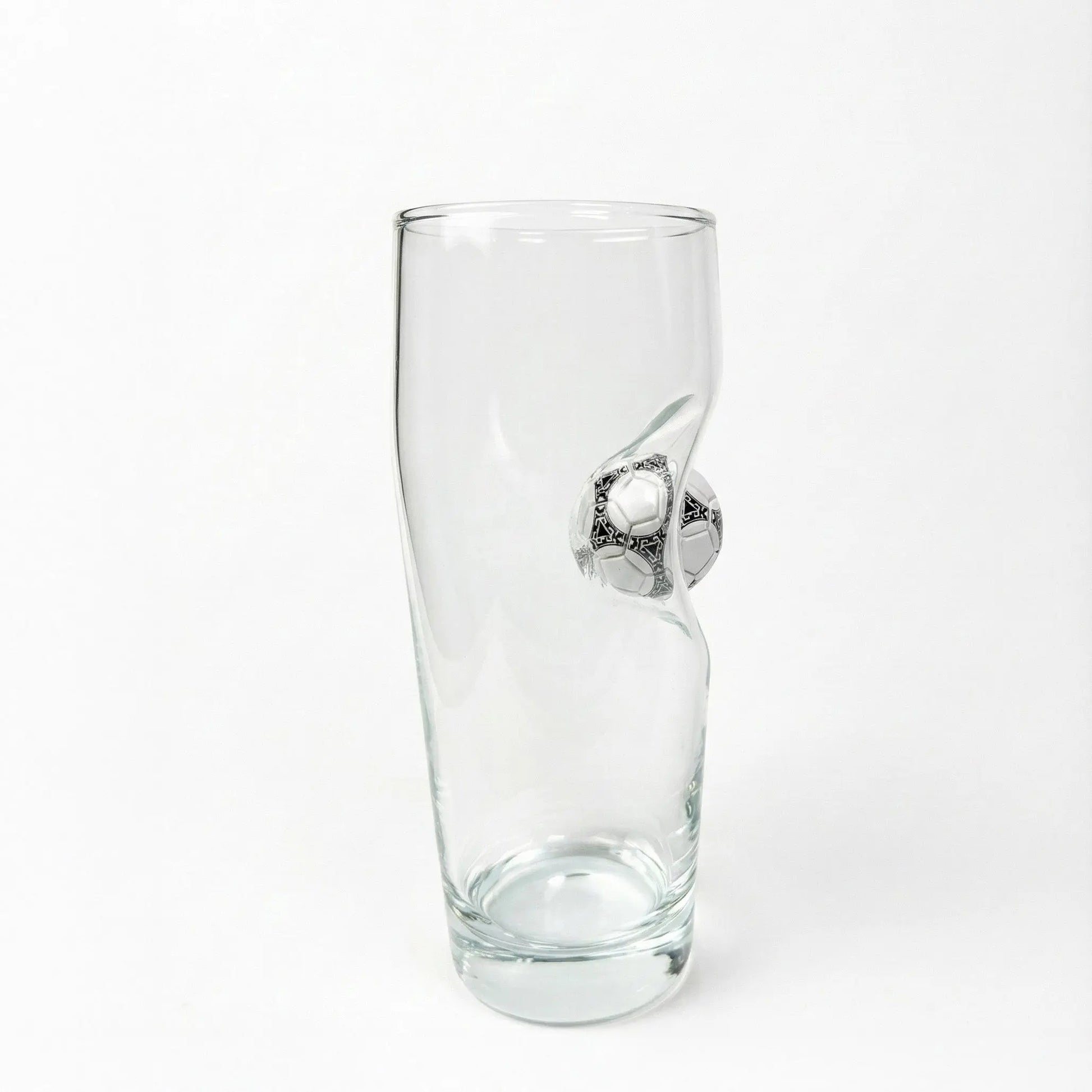 Fußball Bierglas mit eingearbeitetem Ball – handgemachtes Geschenk für Fußballfans – handgemachtes Geschenkglas von MELTGlas