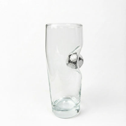 Fußball Bierglas mit eingearbeitetem Ball – handgemachtes Geschenk für Fußballfans – handgemachtes Geschenkglas von MELTGlas